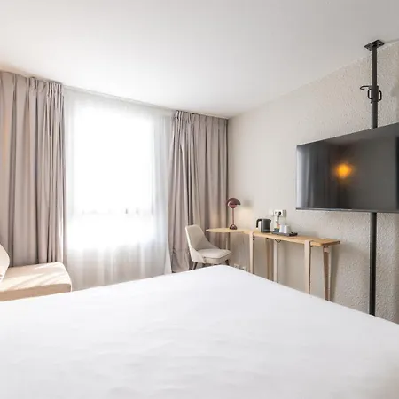 Novotel Grenoble Nord Voreppe Exterior photo